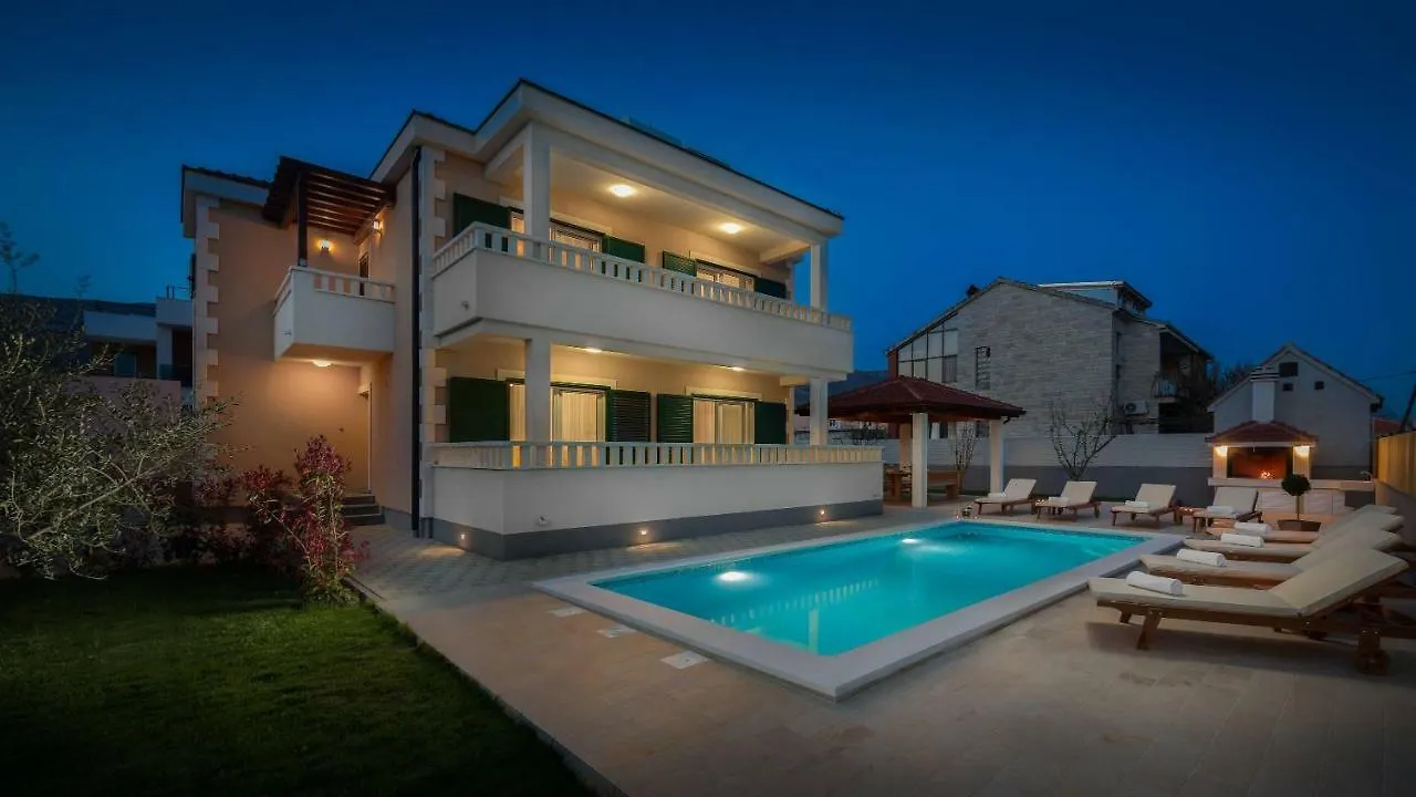 Villa Rosa Ventorum With Private Pool Near Split Kastela