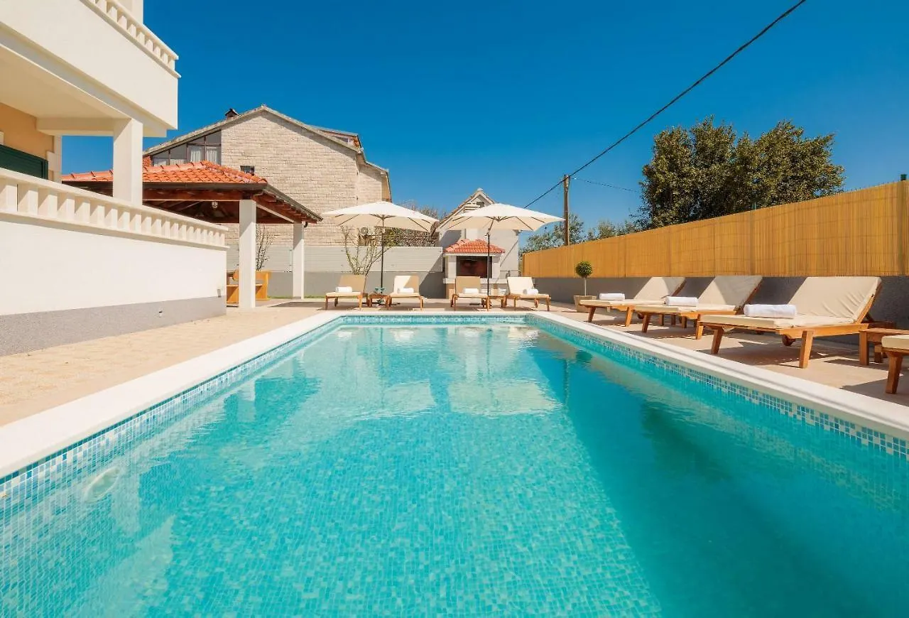 Villa Rosa Ventorum With Private Pool Near Split Kastela